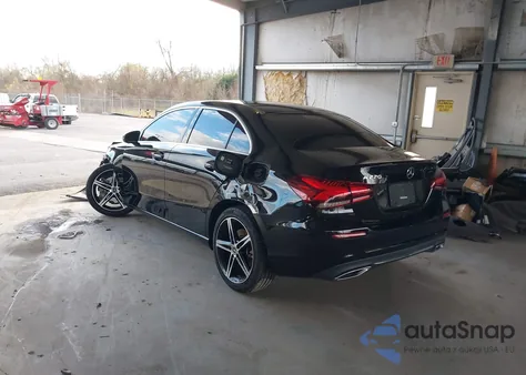 2022 Benz A-Class A220 z USA, uszkodzony, nr VIN W1K3G4EB6N1356096